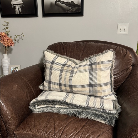Pottery barn cream and gray plaid pillow/throw blanket set - Picture 6 of 7
